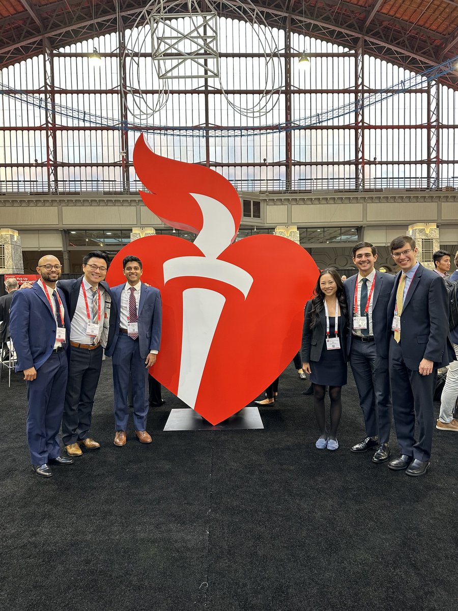 Great weekend at #AHA23 with Columbia Cardiology fellows, faculty, and @ColumbiaMed residents/future cardiologists! ❤️🌟 @SMarxLab @fineheartlab @Columbia @NYPCUCVI