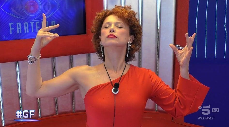 falsaaaaah's tweet photo. "Tutto nella vita mi viene con facilità, gioia e gloria."

Nuovo motto. 

#grandefratello https://t.co/m3fn1tCm6W