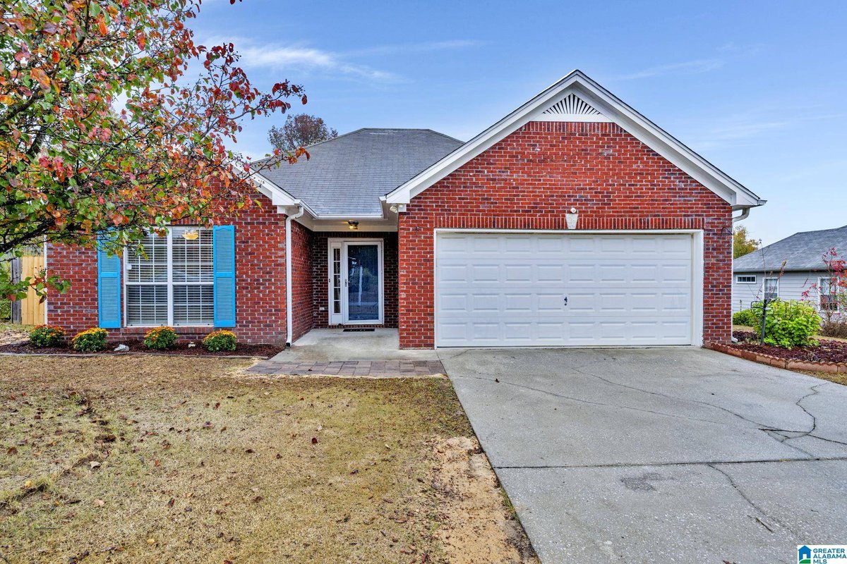 BrandonBridgmon's tweet photo. Deal of the week!! 130 RENWICK LANE, Calera, AL 35040 just hit the market!
Take a look at this awesome space: https://t.co/g96dgbhkkl 

Listed by: Gayla Schofield https://t.co/nNbGHLfQnB