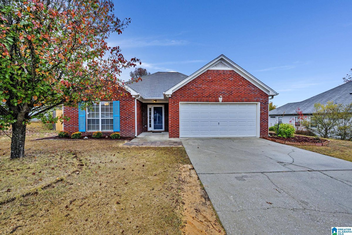 BrandonBridgmon's tweet photo. Deal of the week!! 130 RENWICK LANE, Calera, AL 35040 just hit the market!
Take a look at this awesome space: https://t.co/g96dgbhkkl 

Listed by: Gayla Schofield https://t.co/nNbGHLfQnB