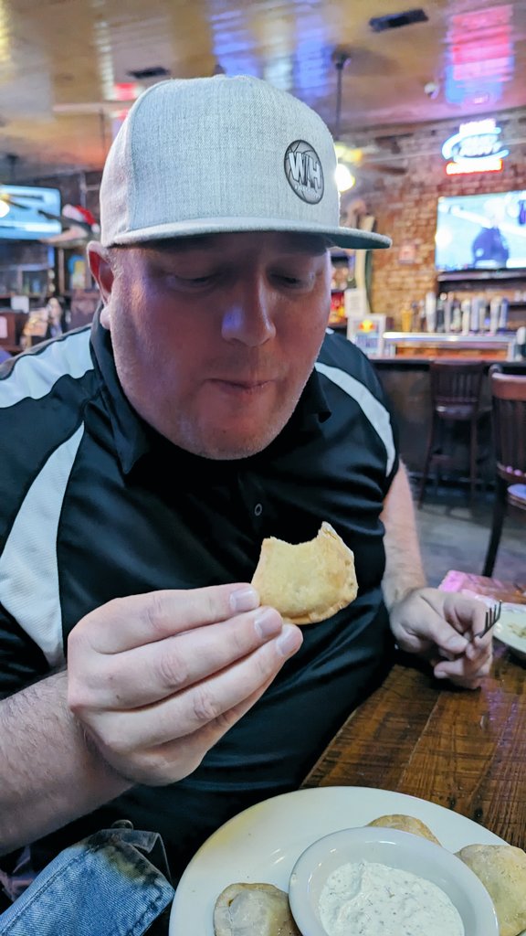 PartinMeAlex's tweet photo. Exposing @WACHoopsNation to some southern Cajun food! He's had meat pies, hush puppies, and it's his first time in Louisiana! 🤩🤩🤩 #Cultured #Cajun #BasketballFam https://t.co/rr4Qf3Ufca