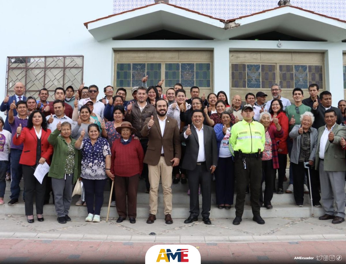 AMEcuador's tweet photo. ¡Buenas Noticias! 🤝 Con el objetivo de impulsar el desarrollo del cantón San Felipe de Oña, @patricio_maldo, presidente de #AME y el alcalde de 
@gad_ona, Eddy Erráez suscriben convenio del "PLAN MAESTRO DE AGUA POTABLE" para la localidad💧🏡 .

¡Los municipios somos la patria! https://t.co/lfdidVi9Au