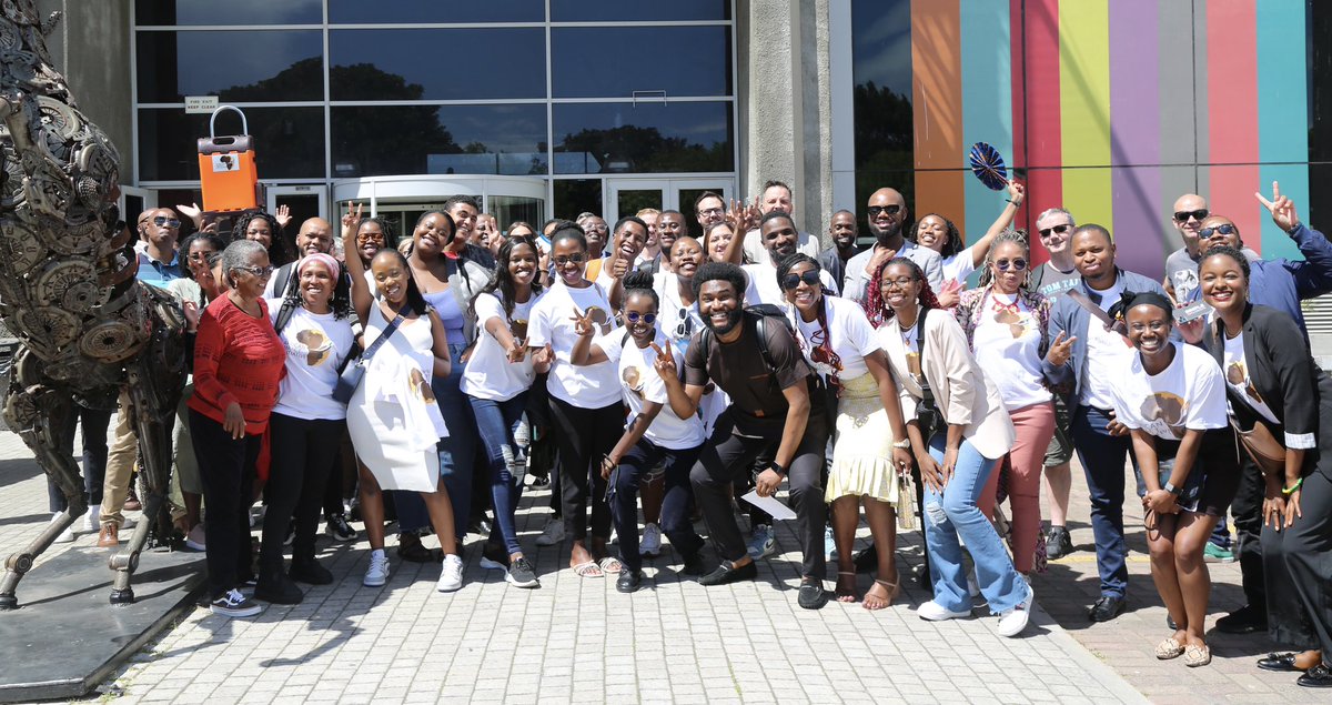 i’m filled with gratitude, for receiving the Young Alumni Award for Outstanding Achievement from University of Toronto

5 years ago today, i shared my pinned tweet. the dreams are now real with <a href="/africanimpactin/">African Impact Initiative</a> &amp; <a href="/BFNCommunity/">Black Founders Network</a>. i can’t thank Him &amp; you all enough for everything ❤️