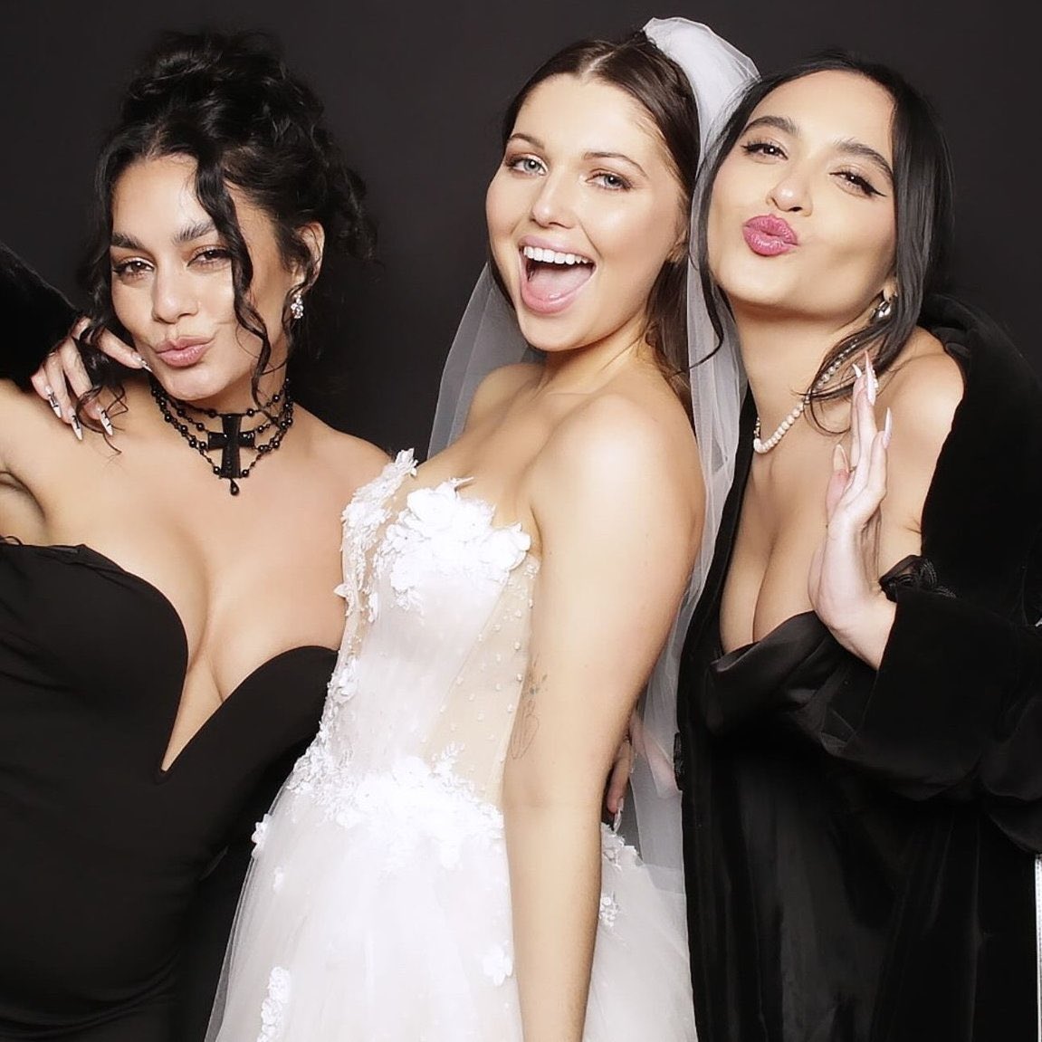 Vanessa and Stella Hudgens at Sammi Hanratty's wedding., image size:1151x1151