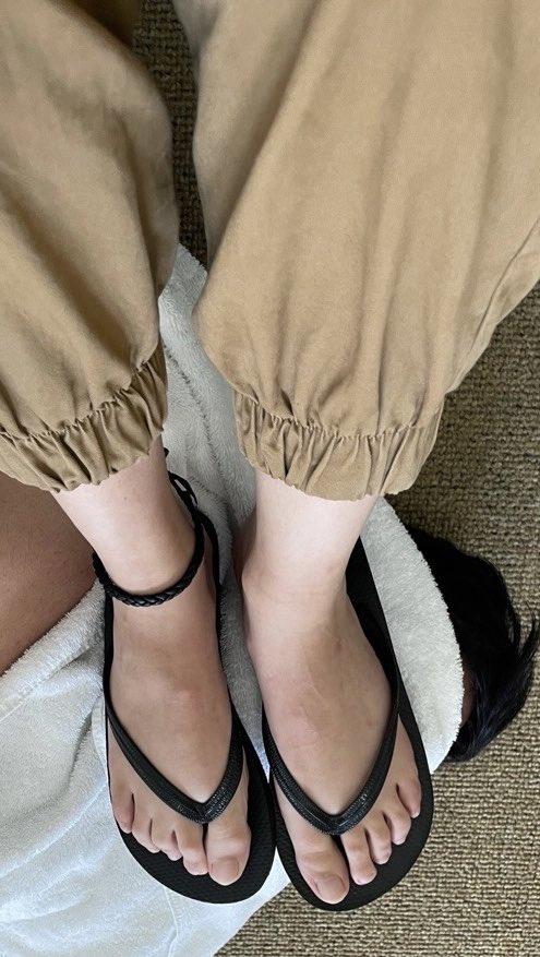 rpauldxb's tweet photo. Here’s the Supreme Goddess @LilianRoseK divine feet in their full glory.

I guess am lucky to be just able to share these pics with HER permission and blessings. Not as lucky as any sub who got the privilege of worshipping HER real time. https://t.co/02eMq0rXna