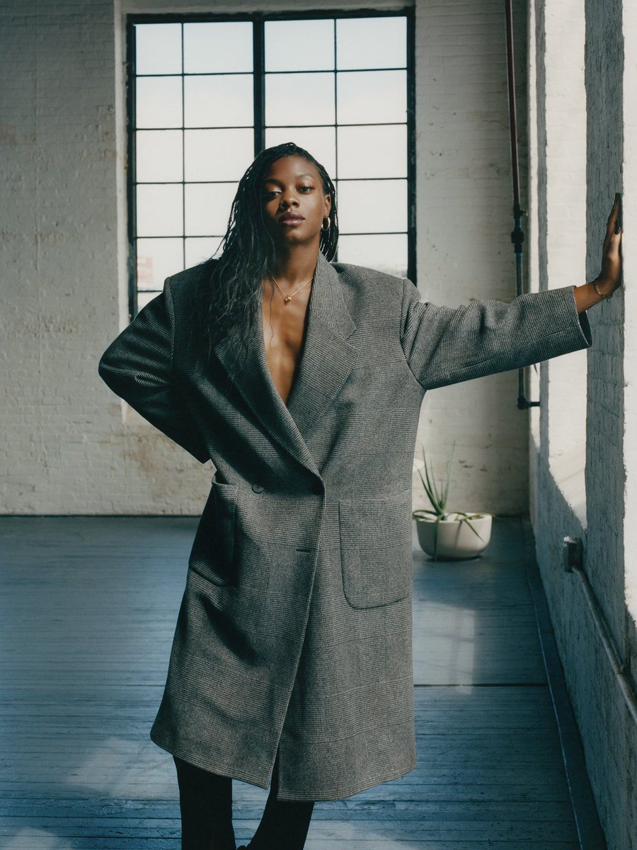 UpToTASK's tweet image. Wanna know the SADDEST part about all of this #TheMarvels bullshit narratives? The Marvels is the highest grossing debut film for a black female director. And yet I haven’t seen ANY of the trades talk about it in headlines. So let me give her flowers now. CONGRATS TO NIA DACOSTA!