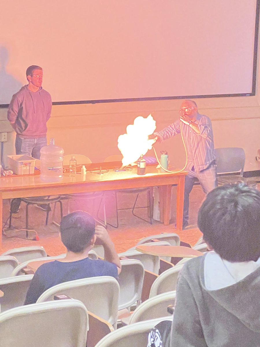 mirandaKnipfer's tweet photo. Our Norris SAVE students got to experience a little chemistry @Creighton   department of Chemistry! @NorrisElem @MissVioli https://t.co/4UlBP2QKdg
