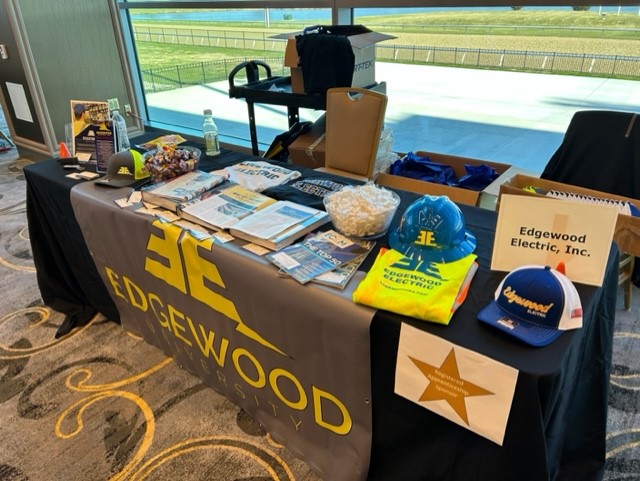 EdgewoodUSA's tweet photo. Calling  all high school senior students and job seekers!  Join us for our  highly anticipated Northern Kentucky Career Fair on Tuesday, November  14, from 8 AM-2 PM. 
#edgewoodelectric #careerfair #nky #electricians

Location @TurfwayPark Race &amp; Gaming Center

@KyEdandLabor https://t.co/siJrcH4n92