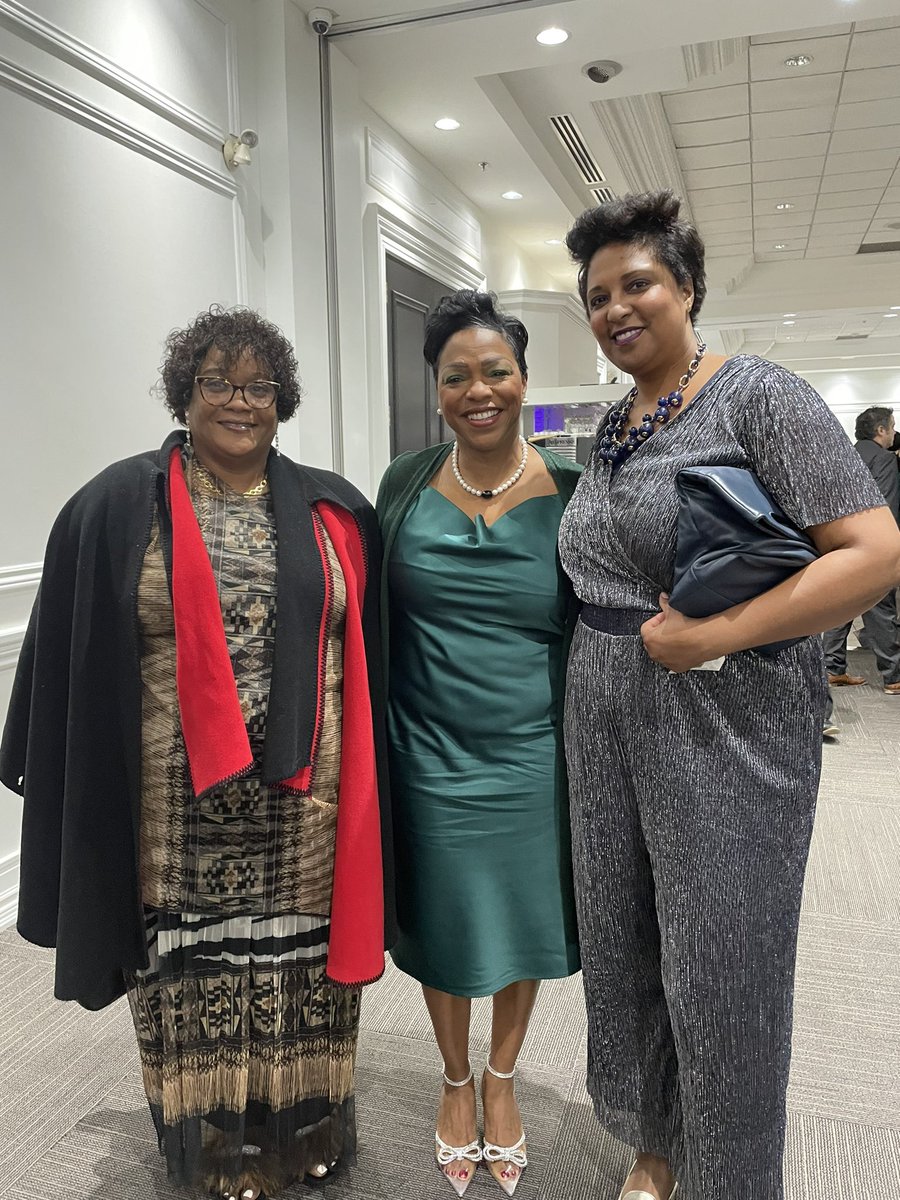 DavisJSW1's tweet image. Great start to the evening with Bishop Crosby @haltonccf @HCDSB @TaniaKayemba add