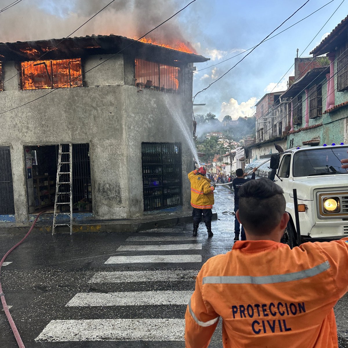 ¡Celebramos el 22° Aniversario de nuestra #ProteccionCivil #ElHatillo! 

Hombres y mujeres que con gallardía, pasión, compromiso y valentía están al servicio de la seguridad de nuestros ciudadanos. 
¡Gracias por amar lo que hacen! #ElHatilloPosible #13Nov