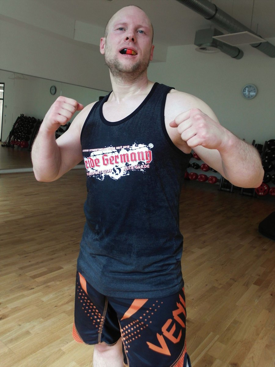 devil_thorsten's tweet photo. ©EvilBastardsErotikSports PromotionGermany  BOXING and  STREETFIGHT TEAM 🇩🇪 https://t.co/69sXi6i69K 🇩🇪#lifestyle #bodybuilding #gym #tattooart #trend #workout #ink #tattoo #Boxing #MMA #tattoos #muaythai #Hamburg #Germany #FIGHTCLUB 👊🎱 https://t.co/0Ah7AUVOcK