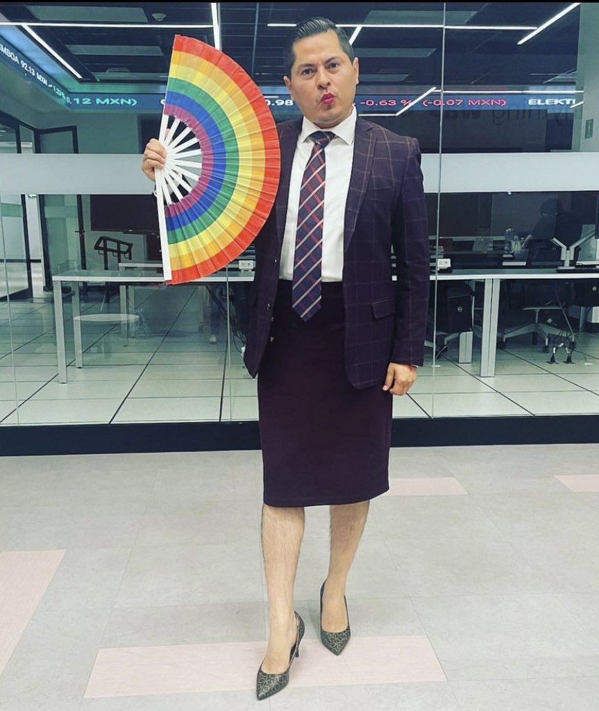 VIM_Media's tweet image. #Mexico Jesús Ociel Baena Saucedo, the first non-binary electoral judge in Latin America &amp;amp; LGBTQ+ activist was found dead inside their home in Aguascalientes alongside their partner this morning. Jesús was issued Mexico’s first non-binary passport earlier this year. 😢😡