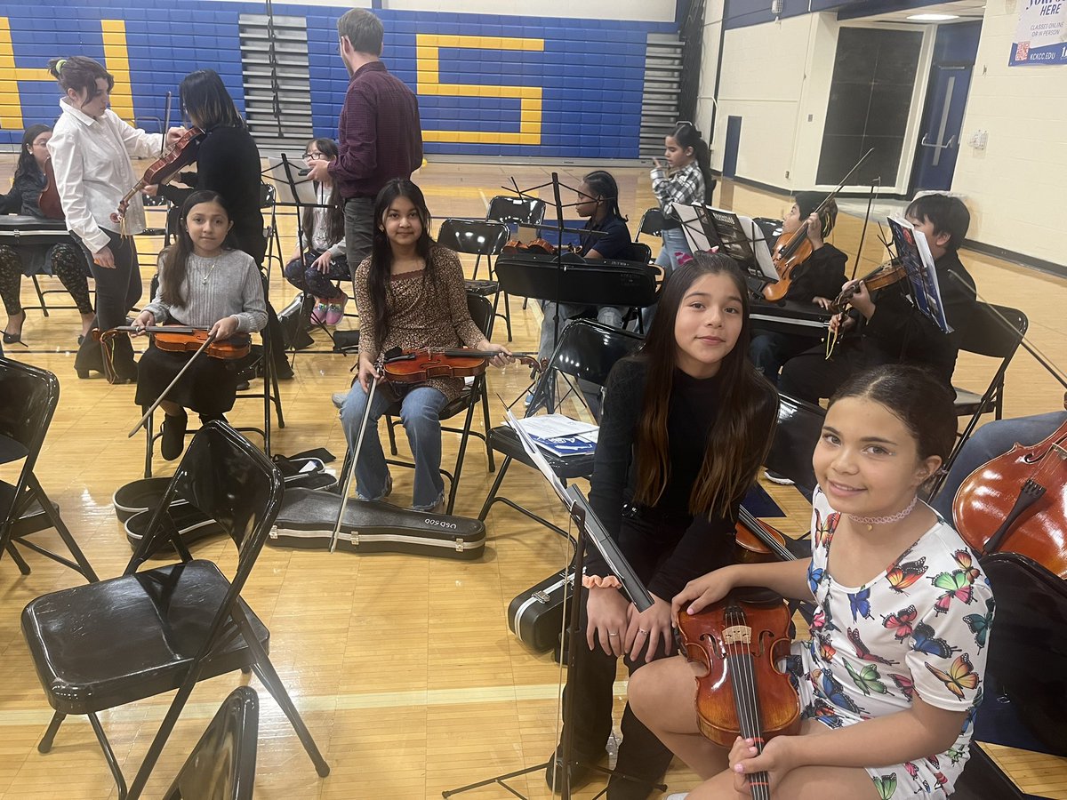 KckLindbergh's tweet photo. Got here early and caught some of our amazing 5th grade orchestra students rehearsing before their performances. https://t.co/kt5WizcGOs