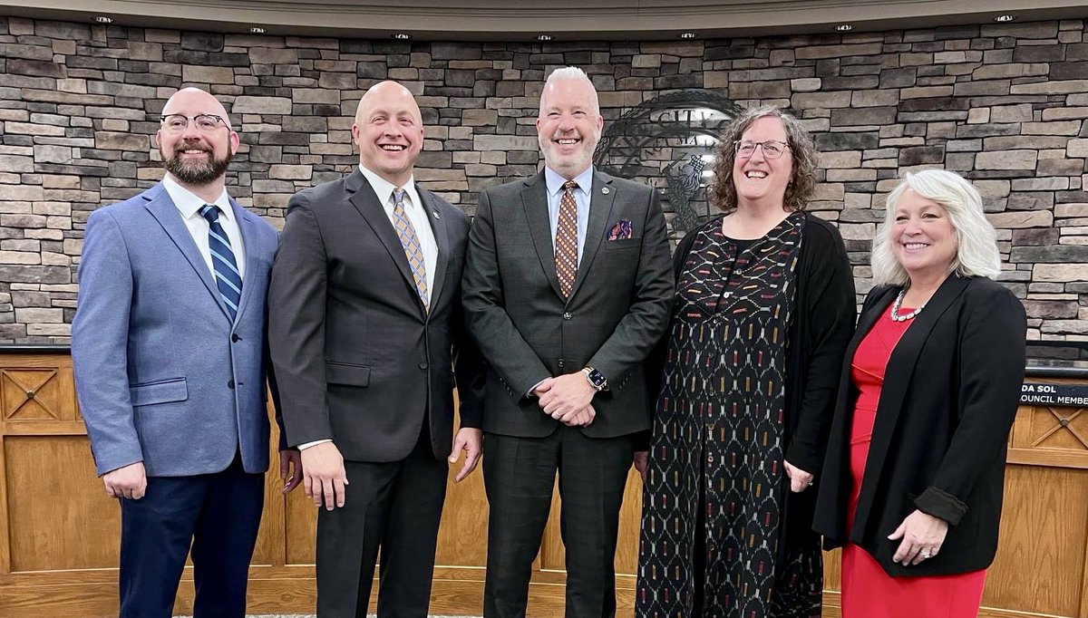 Holland’s Mayor Nathan Bocks tweet media