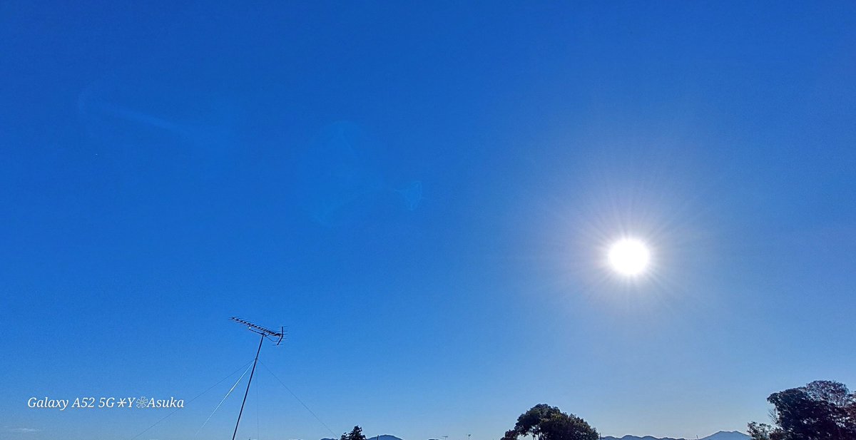 yumeasutw's tweet photo. #青空 にお日様燦々✨今季一番冷え込んだ火曜日の朝☀️
#日光連山 の頭が雪で少し白くなっています🏔️🏔️🏔️

予想最高/最低気温🌡️14℃/1℃
晴れ☀️
お洗濯日和👕👖日中は日差しが暖かく穏やかな秋晴れとなりそうです🍁

#空の名前
#天気の図鑑
#気象のはなし
#快晴
#a2023  #a1114 #a202311 #a2023113 https://t.co/U9tQUP763a