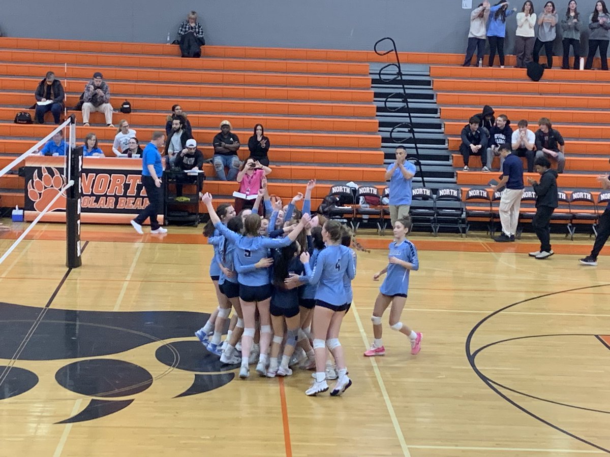 JeffreyJMarsden's tweet photo. Congratulations to volleyball! On to the finals! #medfieldps #letsgo! https://t.co/iodaDgWD6c