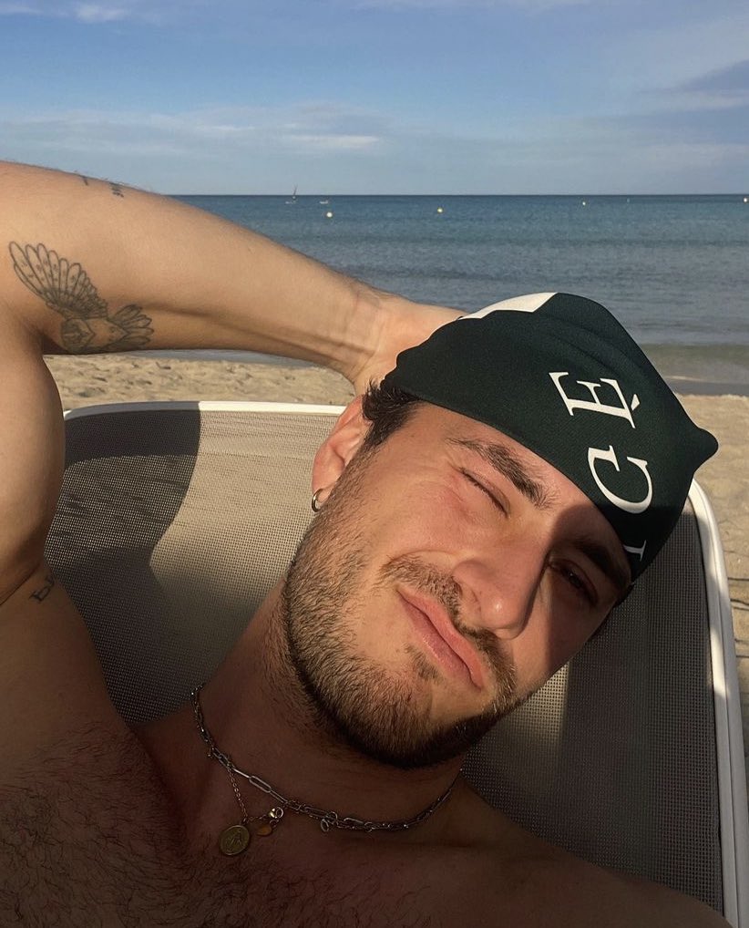 LYKAIOSFMLY's tweet photo. OFF.

Fariam o novo affair do Eros? 🥵 https://t.co/55ZuezJL9Z
