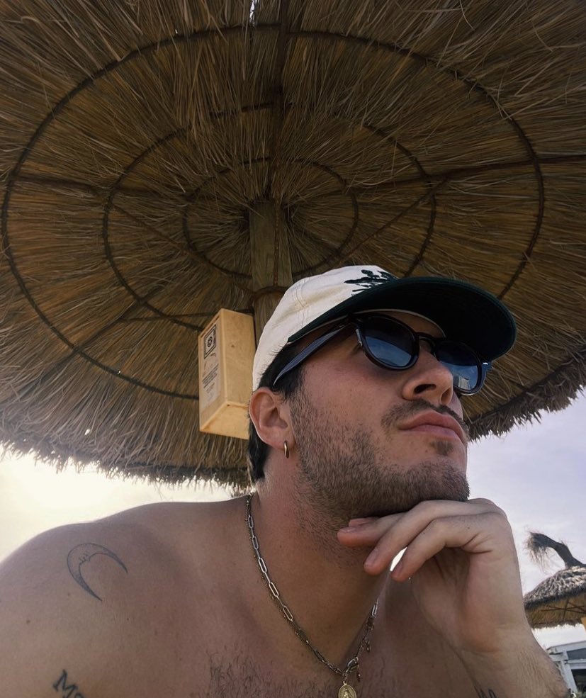 OFF.

Fariam o novo affair do Eros? 🥵