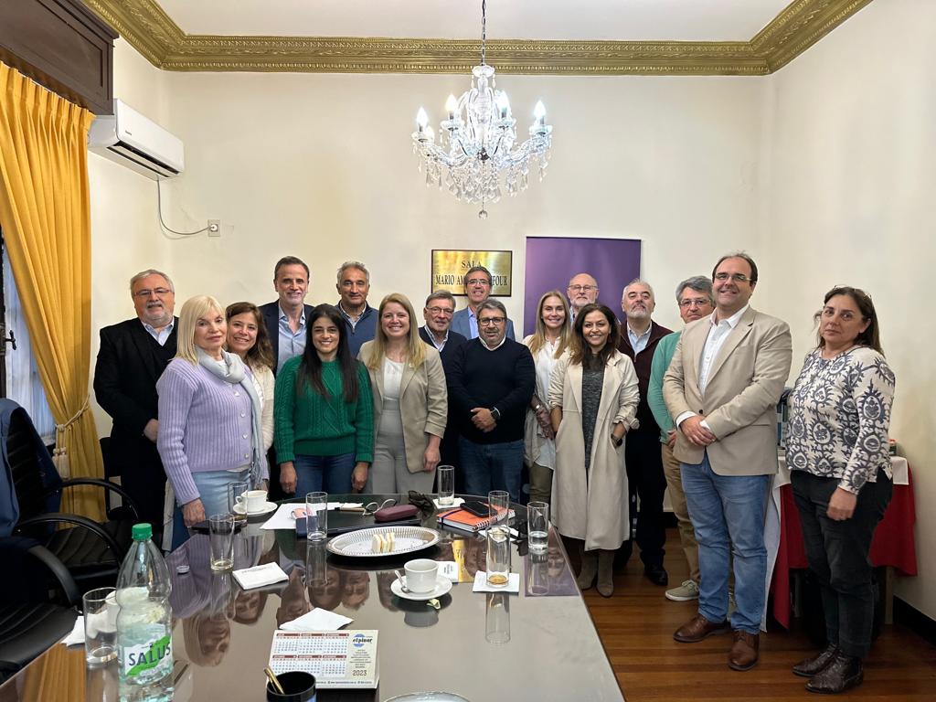 CamturUruguay's tweet photo. Hoy se realizó en @CamturUruguay la reunión de Consejo Directivo y Asamblea General Ordinaria en la que se puso a consideración la Memoria y Balance Periodo 1º/07/2022 – 30/06/2023, el Plan Estratégico 2022 – 2023 y el Informe de Promoción 2022 - 2023. https://t.co/rKXwfq9Nsc