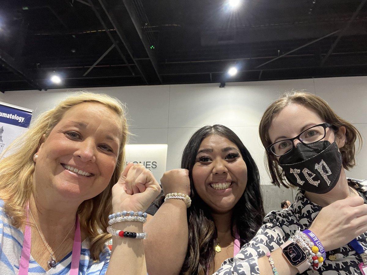debconstien's tweet photo. #GowithUs @IFAiArthritis Cheryl Crow Leila and I posing with our bracelets https://t.co/dZq62ZRmml