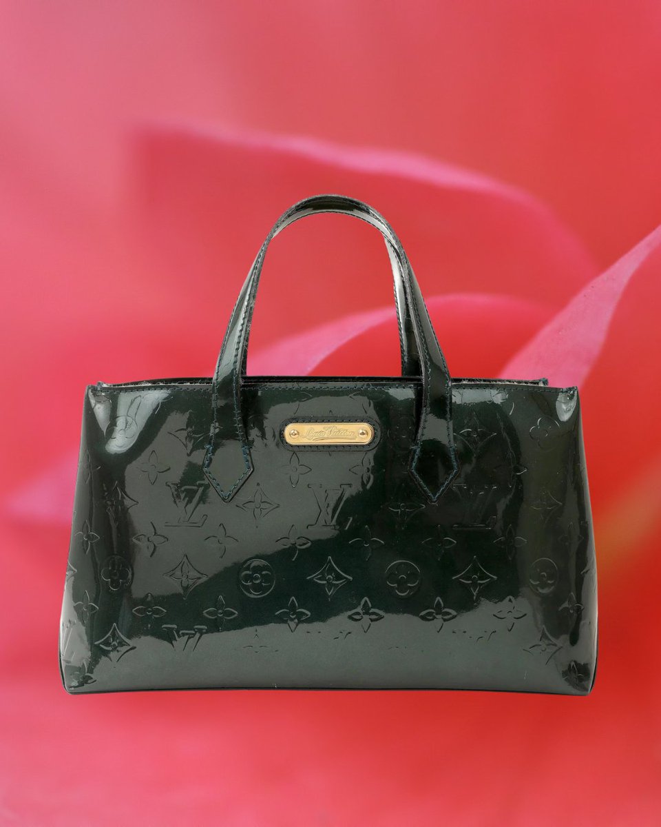 OnlyAuthentics's tweet image. LOUIS VUITTON TEAL PATENT LEATHER MONOGRAM SMALL TOTE
 
This piece ensures you the benefit of practicality with a lot of style. 💫 #PracticalStyle #FashionForward

onlyauthentics.com/products/louis…

#palmbeach
#aspen 
#onlyauthentics
#LouisVuitton
#LV