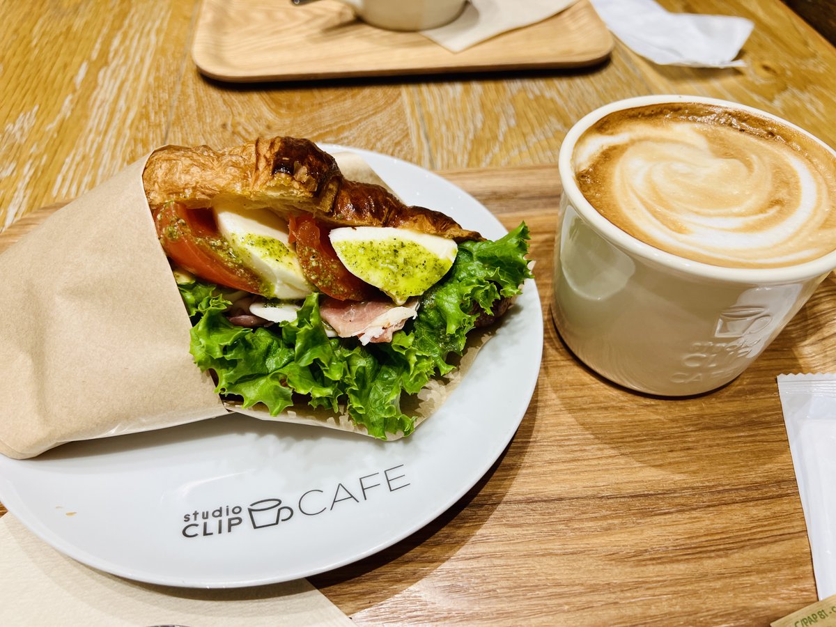 tile_market's tweet photo. おはボウクスです!
#川崎市 は晴れ🌞風が冷たい🥶
忙しい日々の中で
小一時間だけお友達とお喋り🫶
美味しいパンとカフェで��されました🥺🥐☕️
少し立ち止まってみることも大事ですよね
今日も宜しくお願いいたします🙏
#企業公式冬のフォロー祭り
#studioCLIPCAFE
#グランツリー https://t.co/Rmu0ZbPN7E