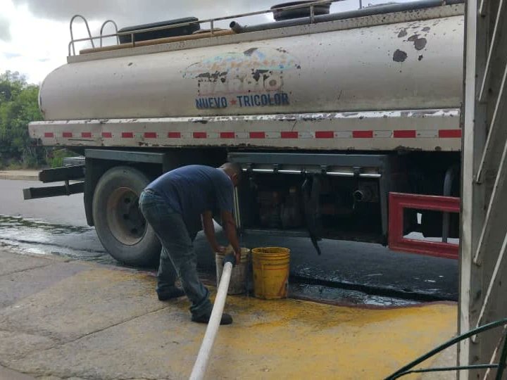 GMBNBT_NE's tweet photo. #13Nov23
En respuesta a las solicitudes del #1x10DelBuenGobierno del Pdte @nicolasmaduro, 1590 personas - 530 familias del Edo Nva Esparta fueron beneficiadas el dia de hoy con la distribución de agua potable
#SomosTricolor
#NvaEspartaAvanza
@1x10buengob_ne https://t.co/IN9H2vaZlt