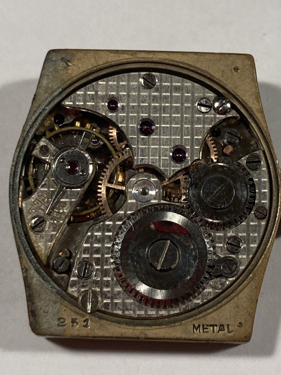 Edycabas's tweet photo. #Pioneers 
One pioneer would like to auction this gold watch, it's 65+ years old ⌚.
Bid with #Pi if you are interested, he would ship worldwide.
If you are interested comment down below.

#PiNetwork
#pinetworknews #PiNetworkLive #PiNetworkkyc #pimainnet #Mainnet $pi #pichainmall https://t.co/OVuLJ3DrB2