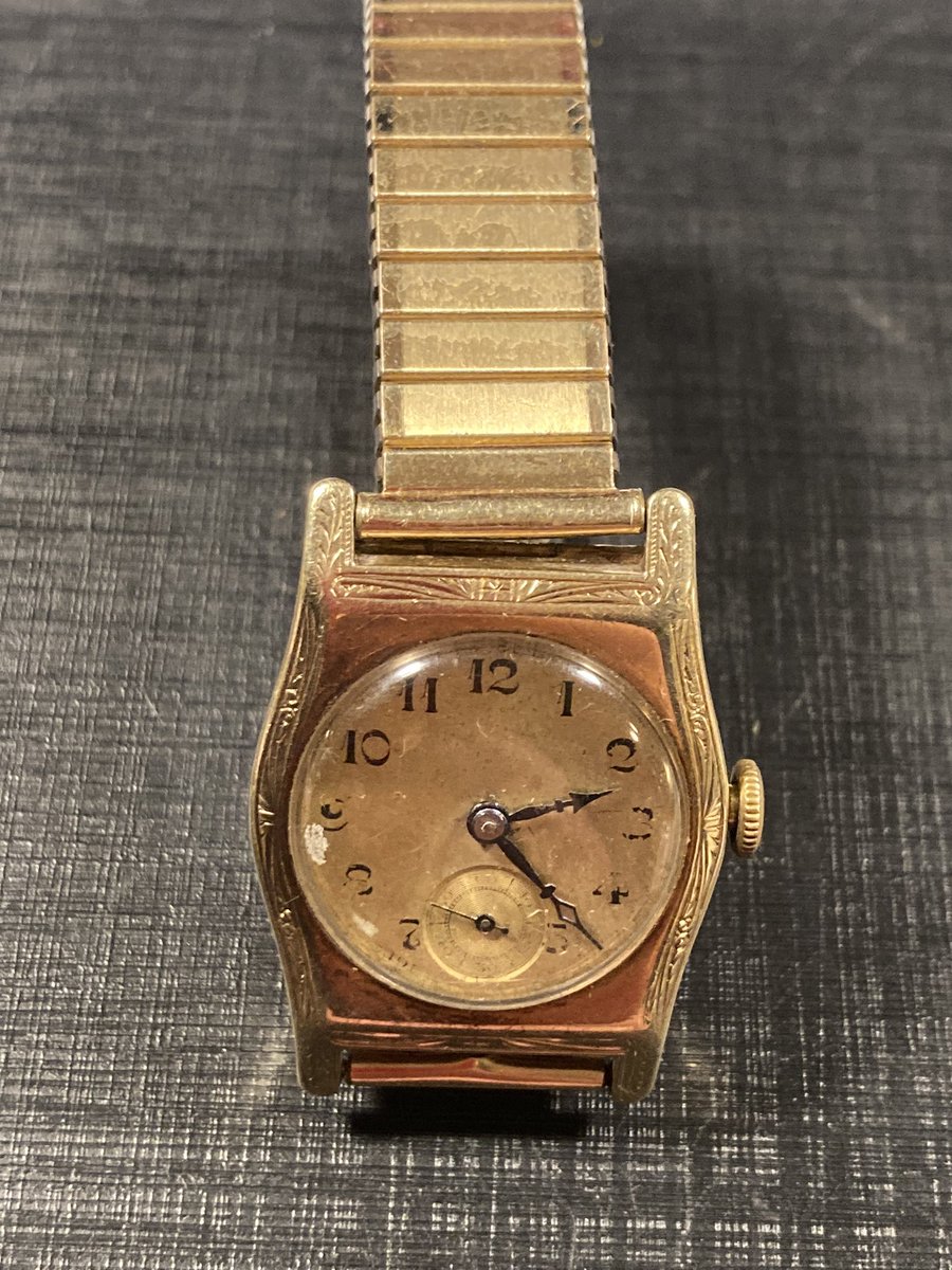 Edycabas's tweet photo. #Pioneers 
One pioneer would like to auction this gold watch, it's 65+ years old ⌚.
Bid with #Pi if you are interested, he would ship worldwide.
If you are interested comment down below.

#PiNetwork
#pinetworknews #PiNetworkLive #PiNetworkkyc #pimainnet #Mainnet $pi #pichainmall https://t.co/OVuLJ3DrB2