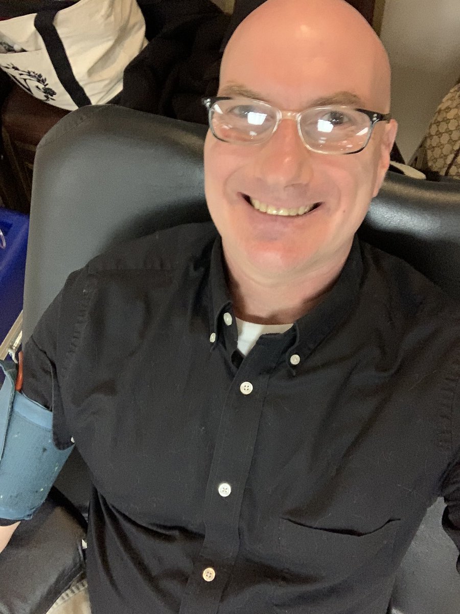 thedullguy's tweet image. Double-Red donation at St. T’s after work today. Seasonal giveaway for donors too. #ElfSocks