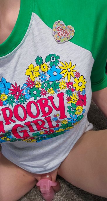 What  a nice surprise to find waiting for me after a very long day. It's SOO cute and omg cooooomfy!