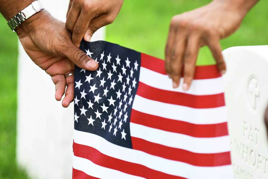 SecArmy's tweet photo. Today the @USArmy restores the honor of Soldiers of the 3-24 Infantry Regiment who were subjected to a flawed judicial process in the aftermath of the Houston Riots of 1917. We can't change history but we can right this wrong. Learn more 🔗https://t.co/jK5Om55p6Y https://t.co/tpqmXGlRiI