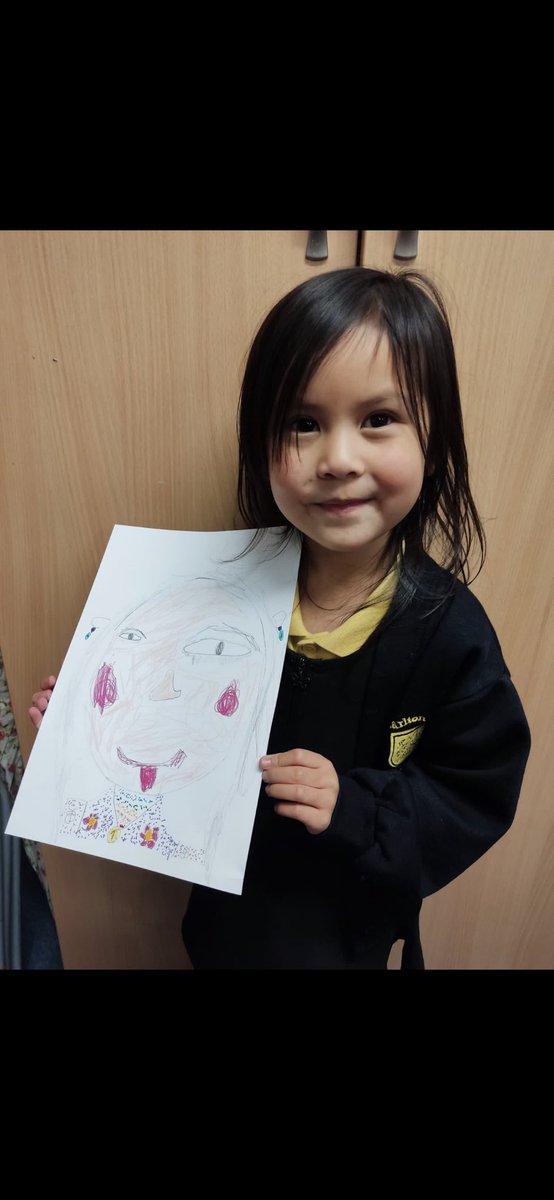 charltonmanor's tweet photo. Art in the Afternoon! These budding Artists drew self portraits with Mrs Paton 🖼️ 👧🏻 👦🏿 🧒 🖼️ 🎨 https://t.co/7V2LcFsqn9