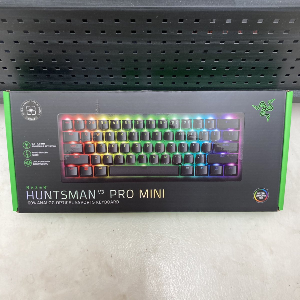 Arachon_fps's tweet photo. 今日発売のコレが着弾!
忙しいから開封はまた後で。
#RAZER
#HUNTSMANV3PROMINI https://t.co/G7zM47qnUQ