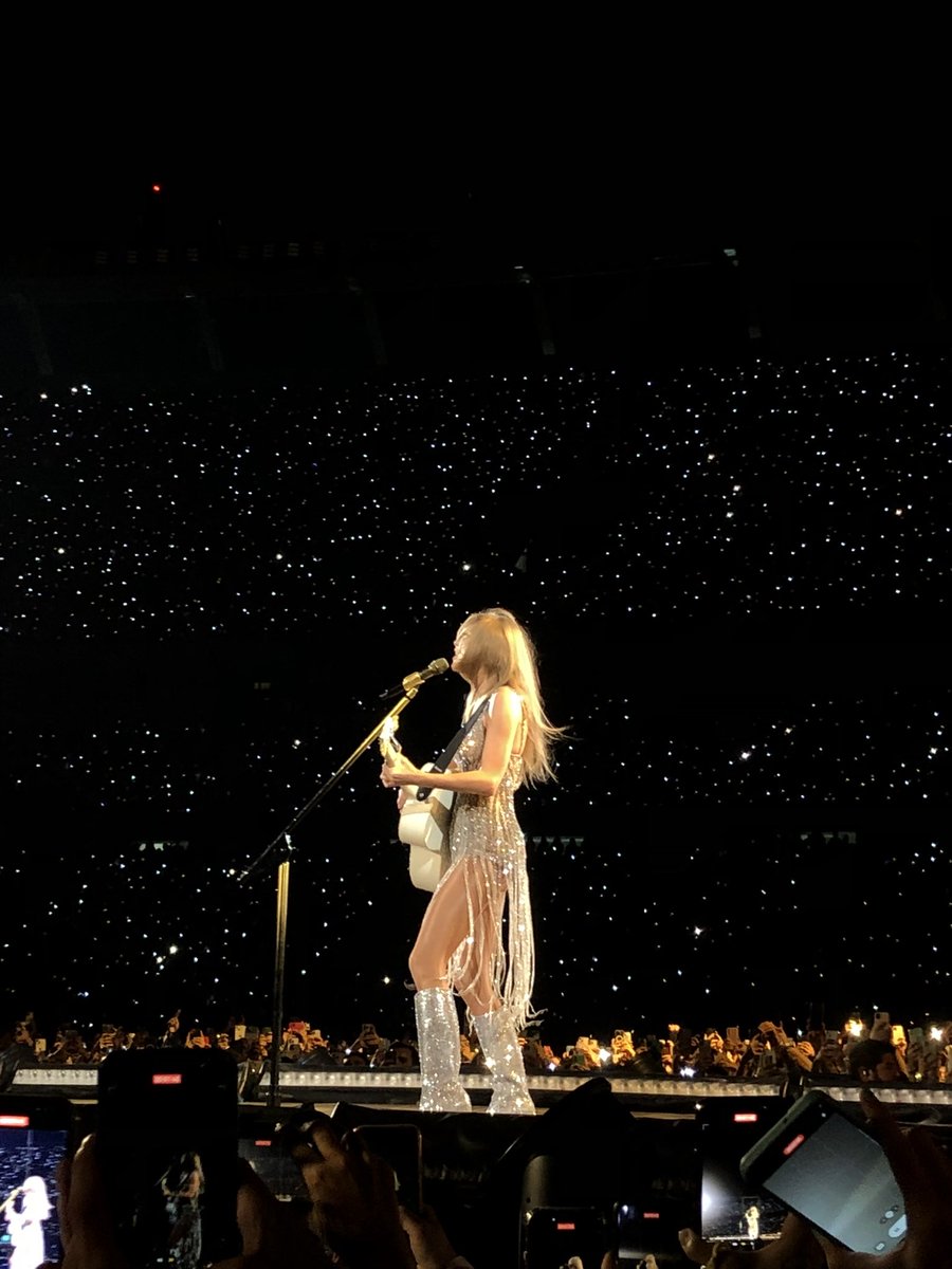 ccris_lopez's tweet photo. post de apreciación de fotos que le saque a la mismísima taylor swift https://t.co/FP2I58d70H