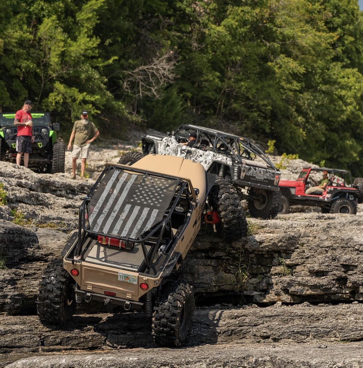 SpiderWebShade's tweet image. Happy Monday! 😎 We are loving this printed American Flag 🇺🇸 @spiderwebshade shadetop on your build @bucketofbolts_cj7 ! 😍 Cruise in style and shade with a @spiderwebshade shadetop of your own today! 🙌 REPOST 📸: @bucketofbolts_cj7  #spiderwebshade #swsrepost #shadebrigade