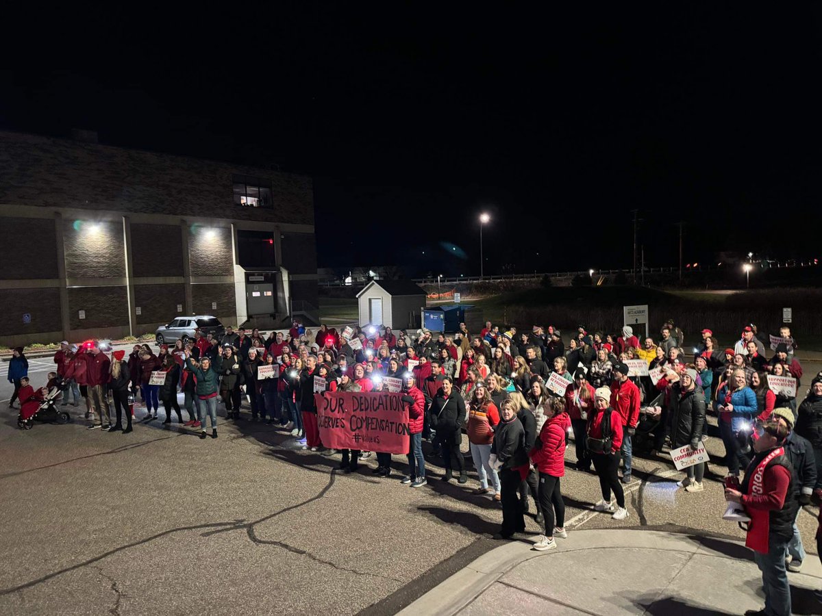 EducationMN's tweet photo. Our dedication deserves compensation!! Hundreds of Chaska Education Association members rally ahead of tonight’s school board meeting to shine a spotlight on the phenomenal work educators are doing for their students. They deserve a fair contract!

📷 Cecilia Laland https://t.co/Jx6o5yozcX