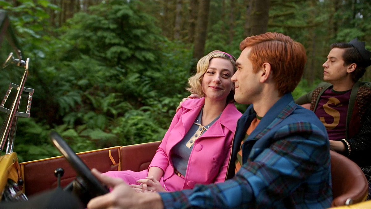 Barchiedaily's tweet photo. MISS @lilireinhart RELEASE THE BTS FILM PICTURES FROM THESE BARCHIE SCENES! THE WORLD NEEDS TO SEE THEM! https://t.co/FJF9kCEVdS