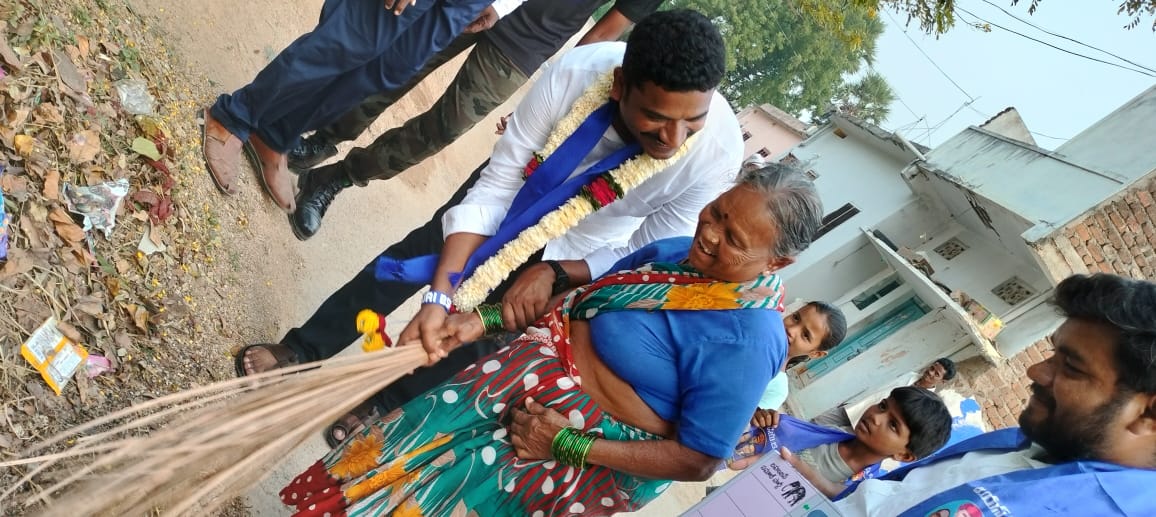 shankarbrs_mngd's tweet photo. @BSP4Munugode
జోరుగా బీఎస్పీ ప్రచారం..
హోరుగా ప్రజల ఆశీర్వాదం 🙏
#ThisTimeElephant
#VoteForElephant
@RSPraveenSwaero
#NextCMRSP
@BITCELL_BSP @BSP4Telangana @PallaviSwaero3 @tonybekkal @VatteJanaiah @venkateshchowan @Voice2Bc
#Munugode https://t.co/6vnyIxhAwk