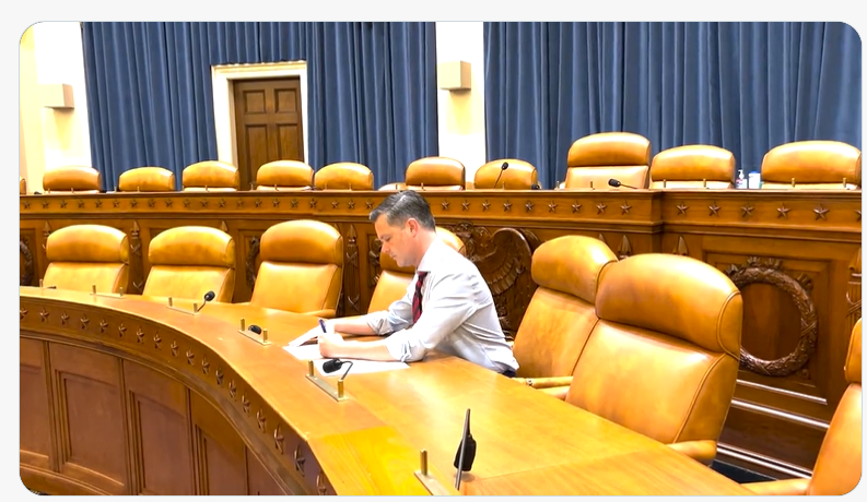 UrbAreaDems's tweet photo. @ZachNunn where are you? Still waiting in that empty room? https://t.co/mDVstpikqb
