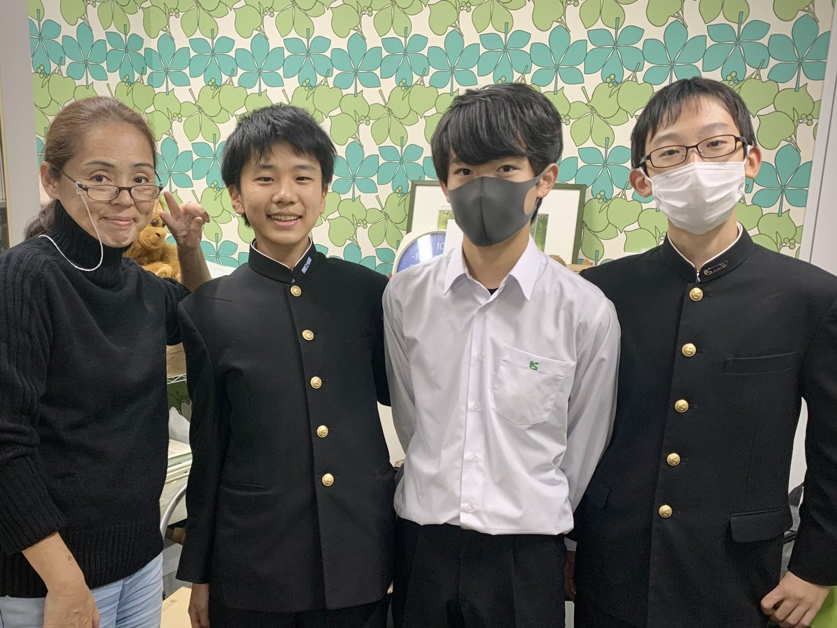 yuco1002's tweet photo. オンライン学習会に参加してくれている中高生の皆さんが文化祭で集めた寄付金を持って来てくださいました。お預かりした寄付金は命をつなぐ『緑の回廊』の土地購入資金に活用させていただきます。
いつもボルネオに気持ちを向けて下さってありがとう!次回はボルネオで!
#BCTJ #緑の回廊 https://t.co/qlMkp1LPDb
