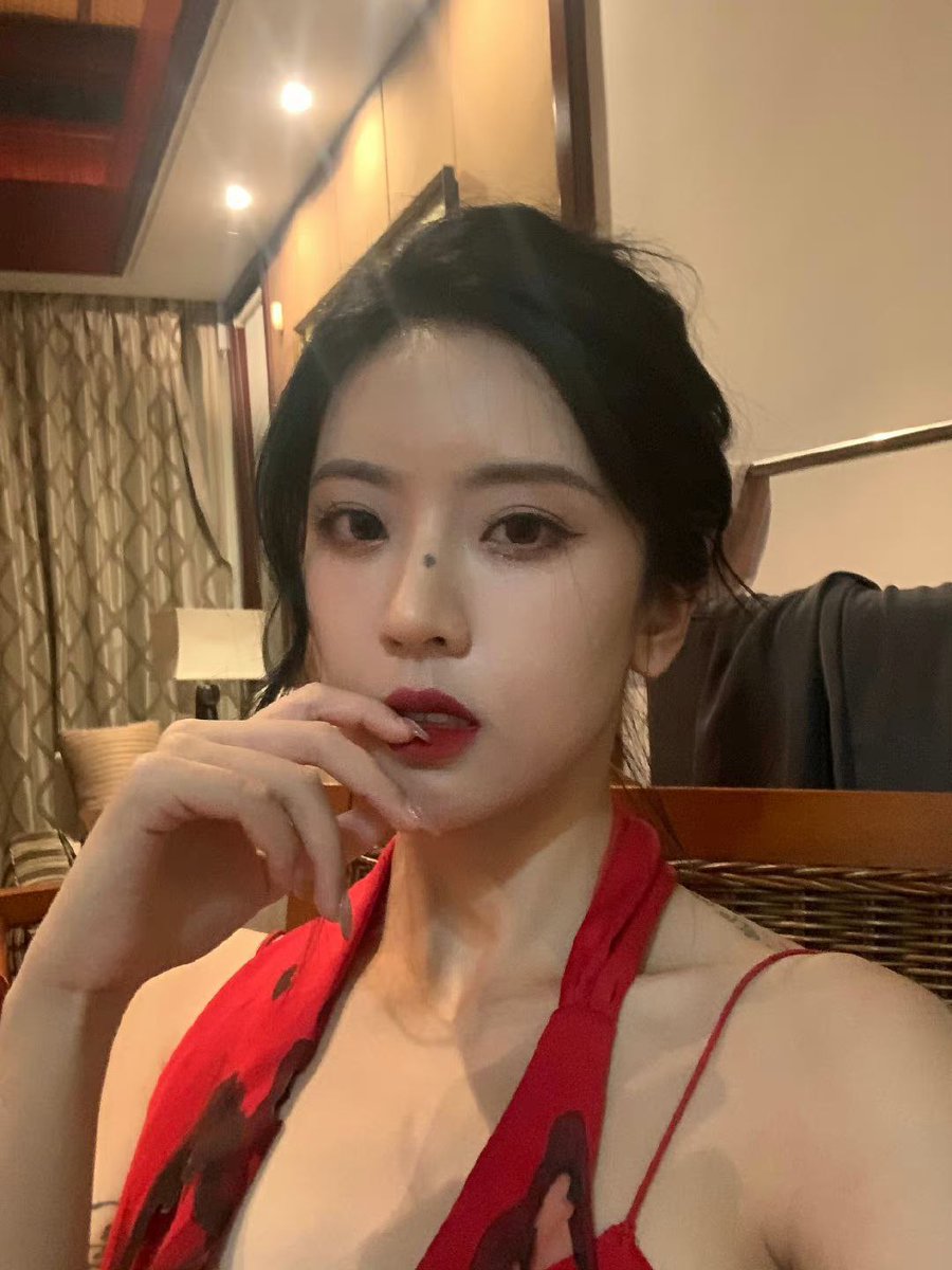 ppoo336699's tweet photo. 表面高冷，实则内心恨不得把烂逼贡给渣男卖逼赚钱的骚婊子，臭母狗，一看见大鸡巴就按耐不住的大骚逼，装你妈的女神呢...
#盯射 #臭骚逼 #母狗 #卖淫 #榨精 #射屏 https://t.co/r7iIhJpzvc