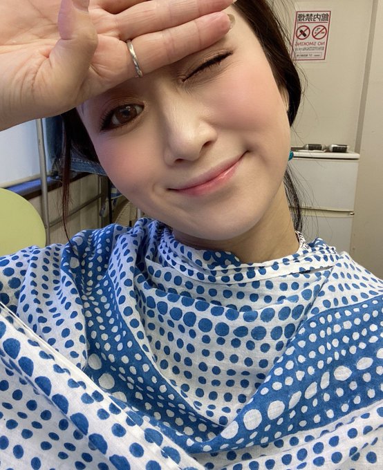 メイクさんつくのにメイクしてきちゃった😑 https://t.co/OBkiSXuCTN<a href="/tag/%E5%B7%9D%E4%B8%8A%E3%82%86%E3%81%86"class="tags"><span>#川上ゆう</span></a><a href="/tag/%E3%83%A9%E3%82%A6%E3%83%B3%E3%82%B8%E3%83%90%E3%83%BC%E3%83%A9%E3%83%93%E3%83%AA%E3%83%B3%E3%82%B9"class="tags"><span>#ラウンジバーラビリンス</span></a>
