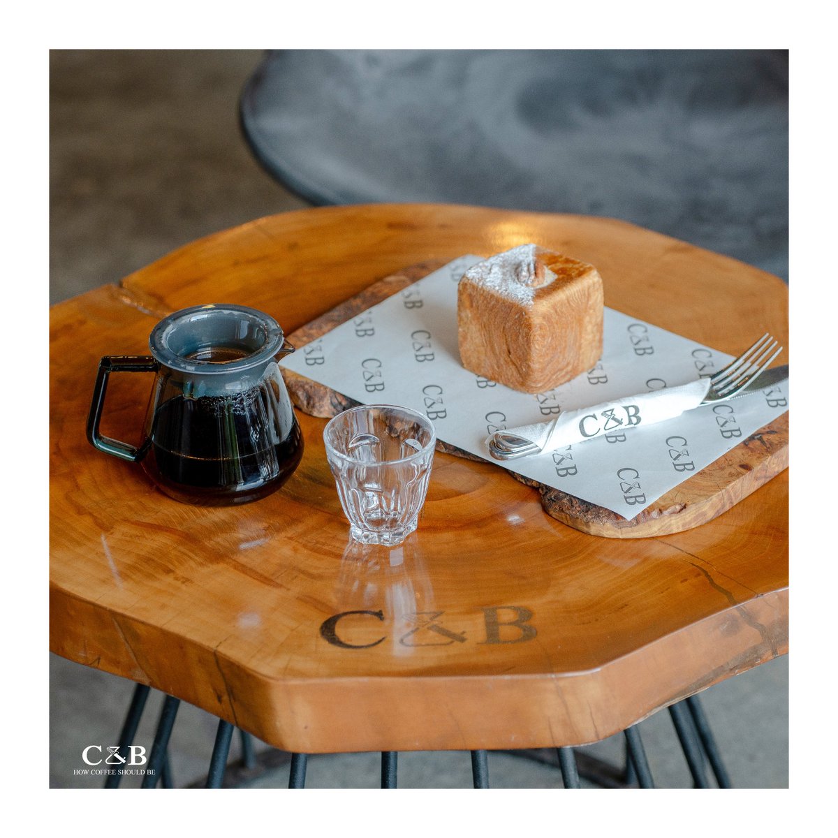 C&amp;Bيسعد صباحك ،،
قهوة + كوروسون = معادلة السعادة 👌🏻
#القهوة_كما_يجب_ان_تكون ☕️