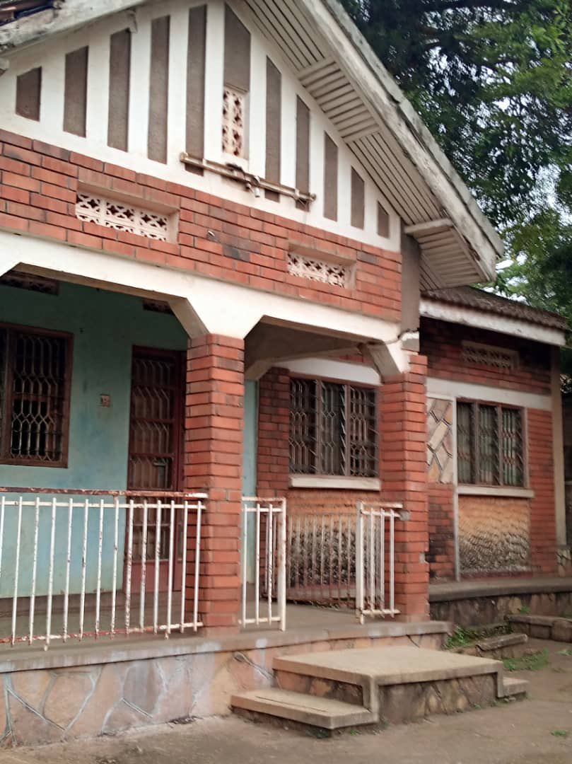 KPAestates's tweet photo. Prime property for sale!

Mutungo hill

Plot size: 23 decimals 

Floor space: 3800sqft

Needs a gut renovation or re-development!

Purchase Price: 600m ugx

Zoning:
Spec Residential & Condos

Nearest transit routes include Bugolobi, Port Bell Road , Luzira , Kitintale & Mbuya

+256 708 732 104