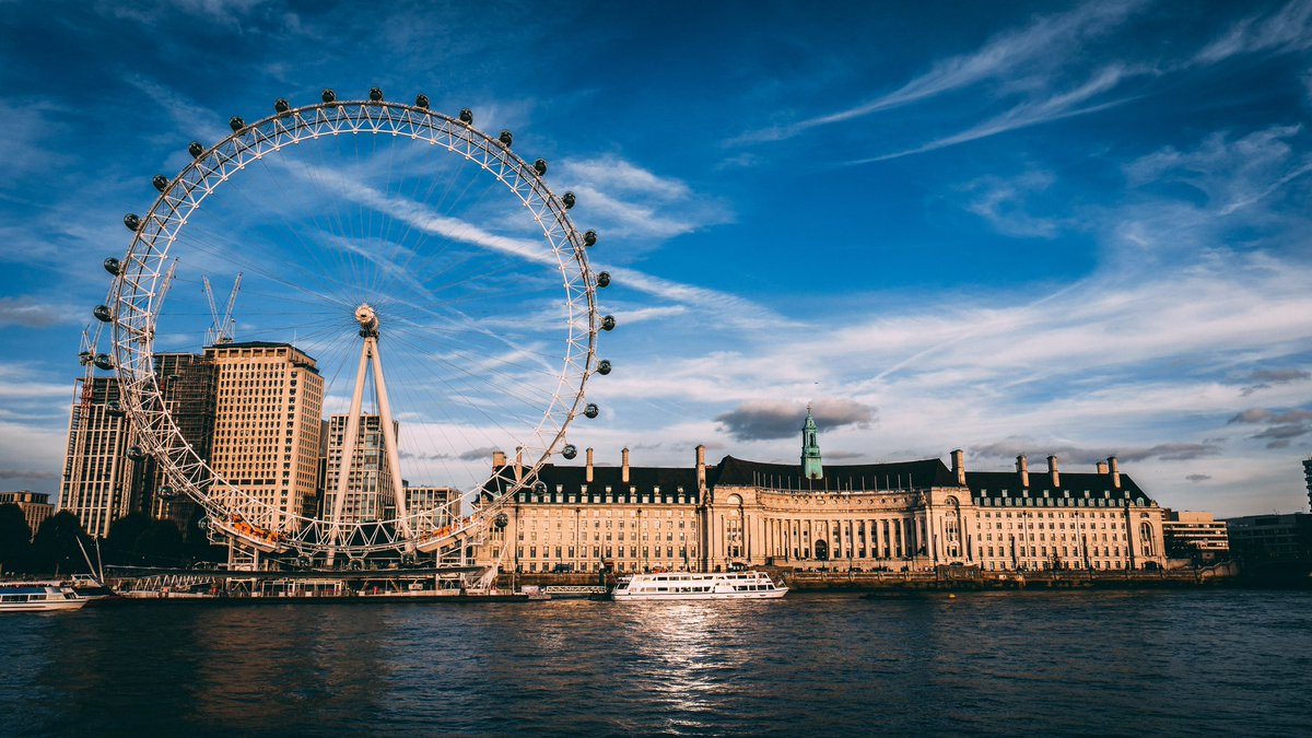 exploredbyus's tweet image. 2/ Begin your journey with a stroll along the iconic River Thames, where landmarks like the London Eye and Tower Bridge paint a picturesque skyline. 🏰🎡 The riverbanks are alive with street performers and a lively atmosphere. #ThamesViews #LondonLandmarks