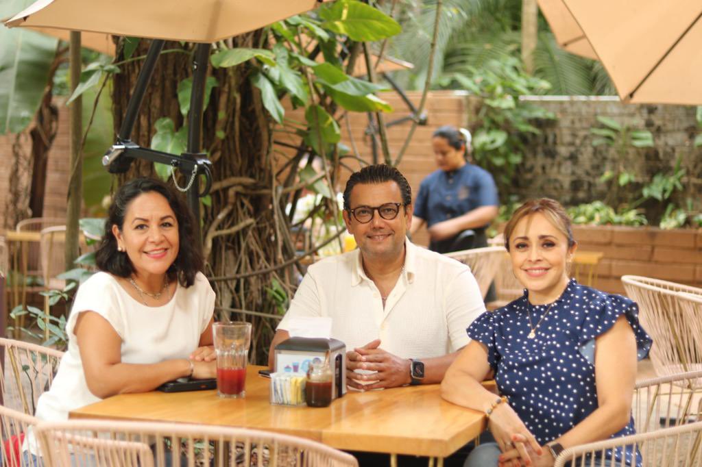 Celebrando el #primeraniversario en #CasaSanMiguel mi restaurant favorito en el interior del #ZooMAT con súper compañía <a href="/cesarcknews/">Cesar Cancino</a>