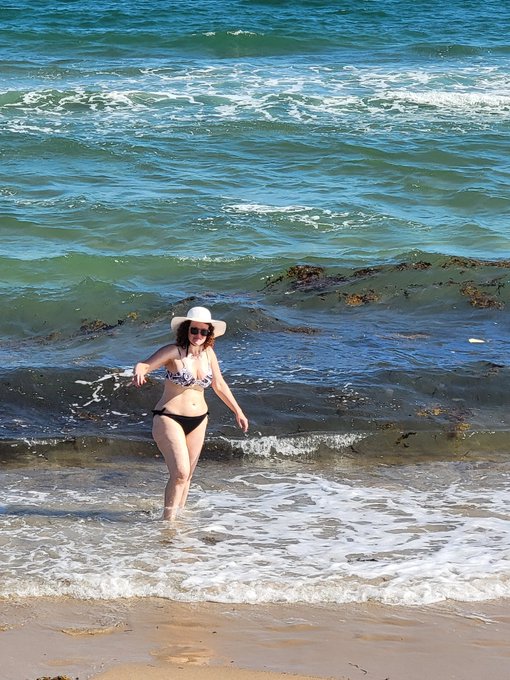 Saturday, in Florida, I hung out on the beach.  ⛱️  It was so nice and relaxing.  https://t.co/2sQH8znQ0g<a href="/tag/vacation"class="tags"><span>#vacation</span></a><a href="/tag/florida"class="tags"><span>#florida</span></a><a href="/tag/redhead"class="tags"><span>#redhead</span></a>