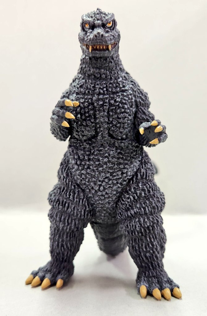 inoueshonen's tweet photo. デアゴスティーニの東宝怪獣コレクションを開封してみたのだけれど、ブリスター越しに見るのと実際に出して見るのとで、これ程差があるとは思わなかった。
けっこうデカいし、メチャクチャカッコいいです！！
ゴジラマイナスワンもいいけど84ゴジラも最高ですよね。

#ゴジラ https://t.co/jrjzYjRbGP