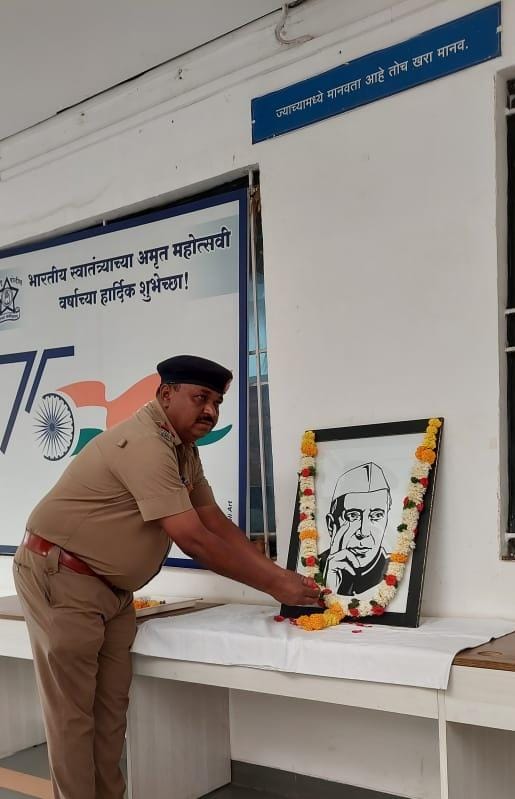 आज रोजी पोलीस आयुक्त कार्यालय येथे पंडित नेहरू यांची जयंती असल्याने त्यांच्या प्रतिमेस पुष्पहार अर्पण करून जयंती साजरी करण्यात आली